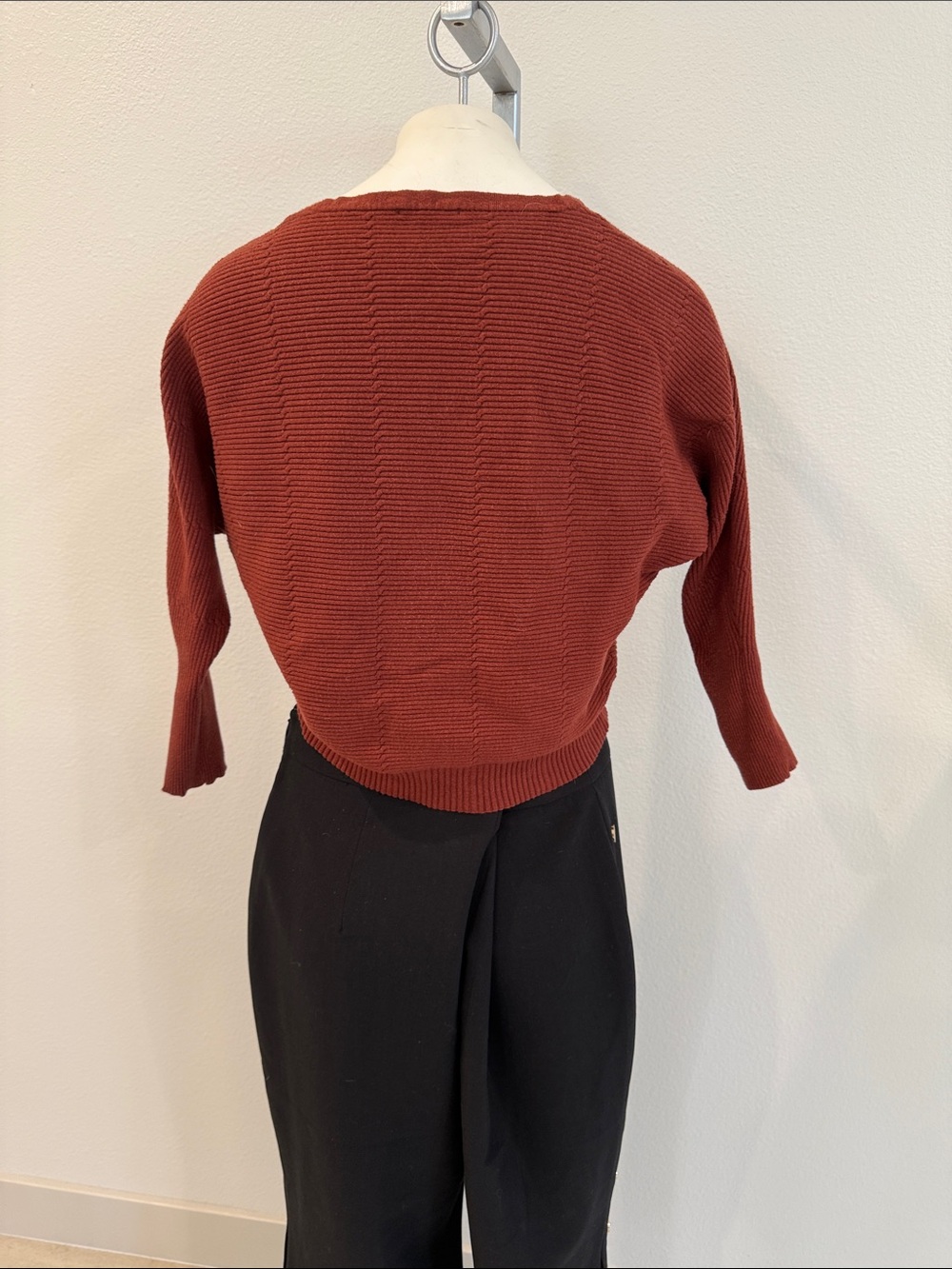 Set of 2 Tahari Women's Rust Ribbed Crewneck Sweater Sz M - Picture 2 of 8